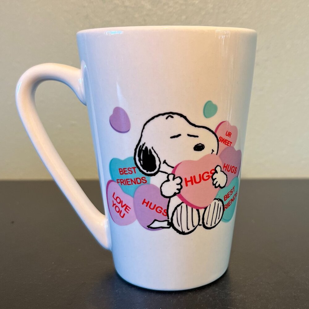 PEANUTS Charles M. Schulz Comic Strip SNOOPY Hugs Hearts Coffee Mug Valentines